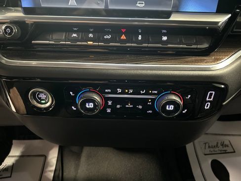 Used 2022 Chevrolet Silverado 1500 LT AWD/4WD image 19