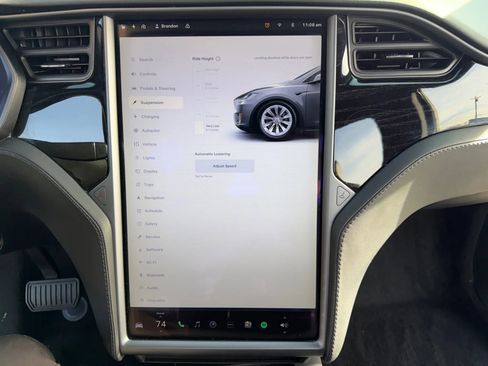 Used 2018 Tesla Model X 75D image 21