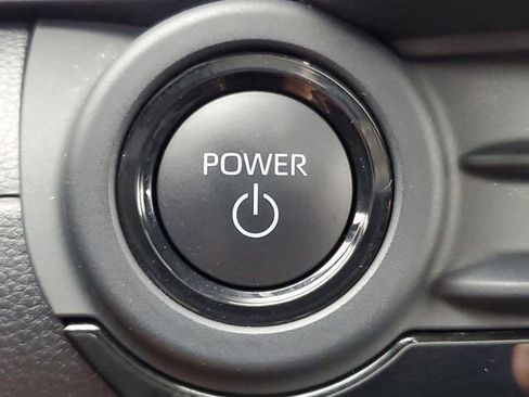 Used 2023 Toyota Crown Limited image 31