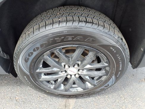 Used 2019 GMC Acadia SLT AWD/4WD image 21