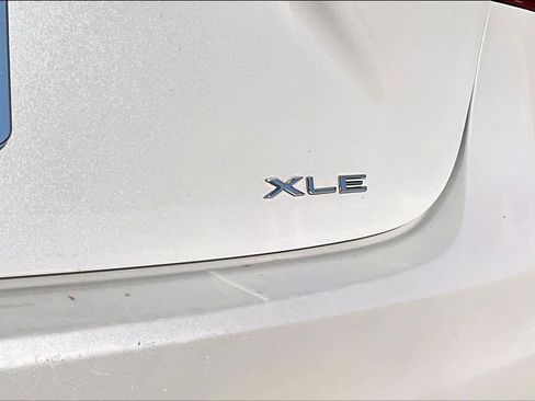 Used 2015 Toyota Avalon XLE image 10