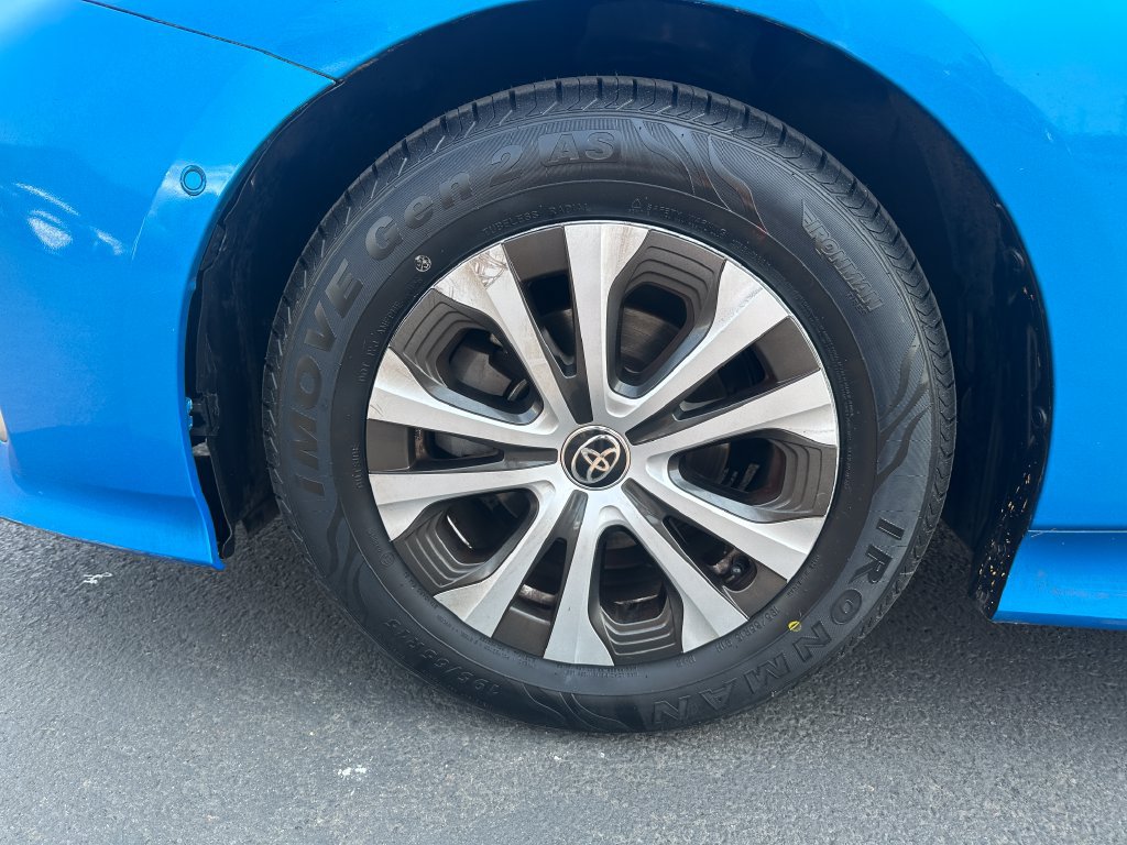 Used 2022 Toyota Prius LE AWD/4WD image 12