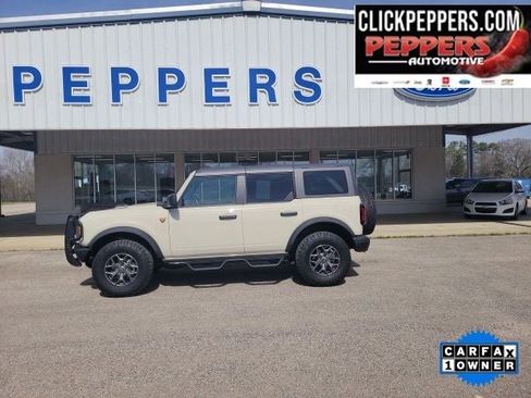 Used 2025 Ford Bronco Badlands image 1