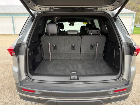 Used 2025 Buick Enclave Preferred AWD/4WD image 9