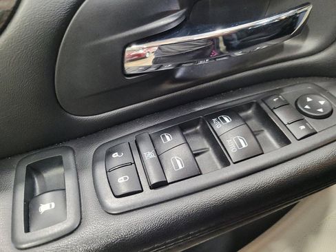 Used 2019 Dodge Grand Caravan SE FWD image 27