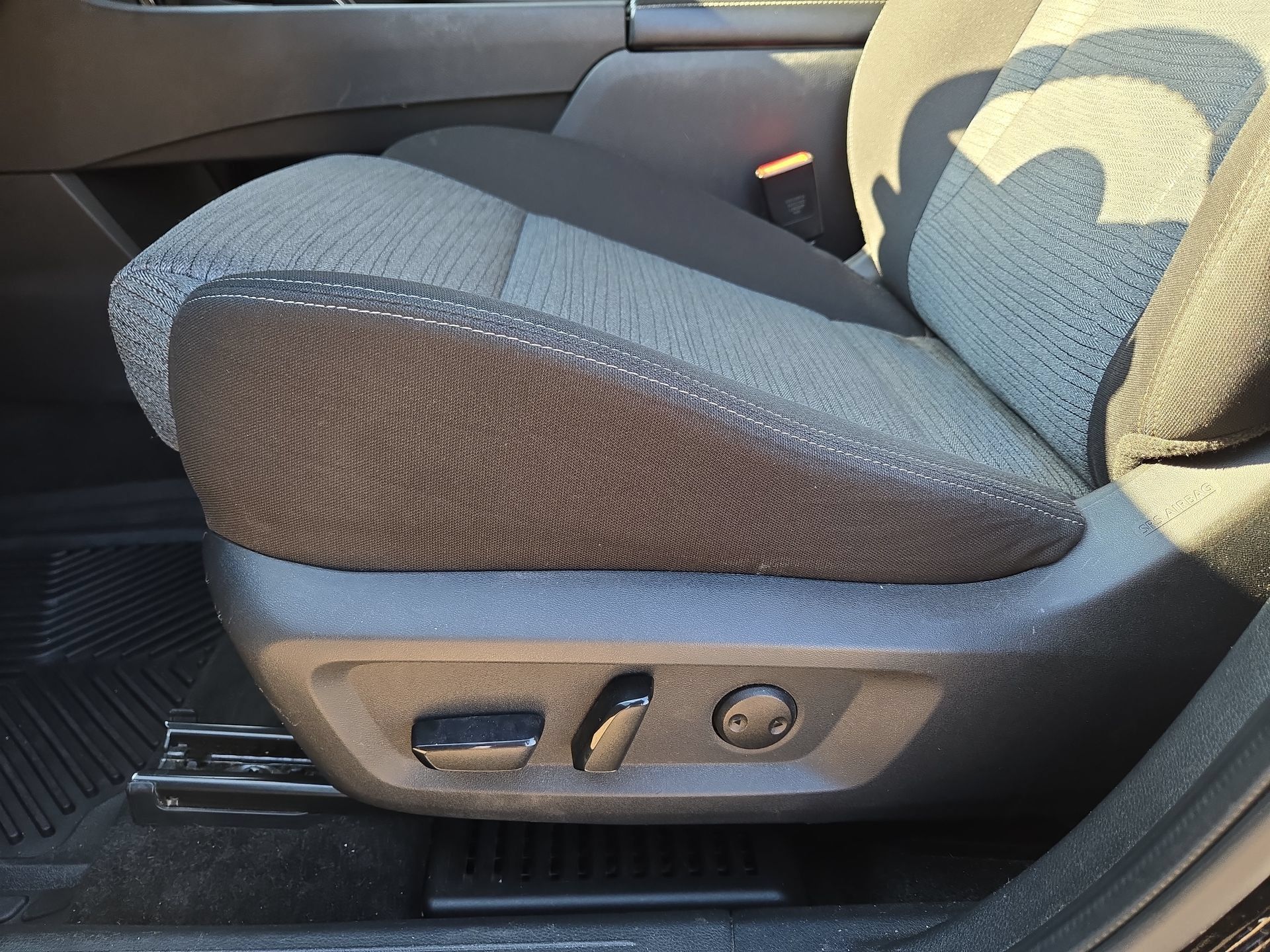 Used 2022 Nissan Rogue SV FWD image 17
