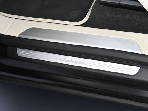 Used 2020 Lamborghini Urus image 15