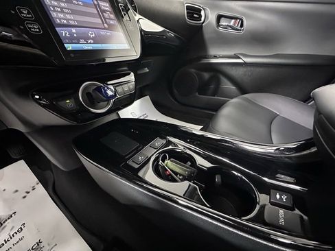 Used 2022 Toyota Prius Prime XLE image 28