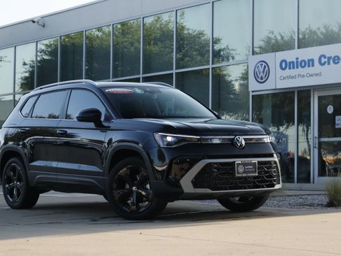 Certified 2025 Volkswagen Taos SEL AWD/4WD image 1
