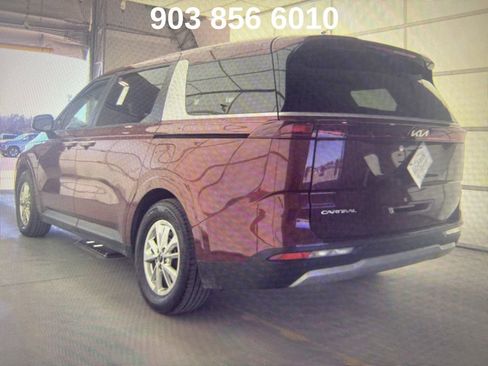 Used 2023 Kia Carnival LX image 3