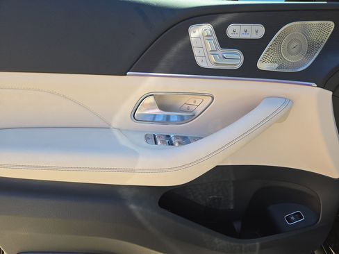 New 2026 Mercedes-Benz GLS 580 4MATIC image 15