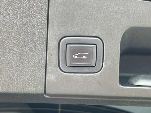 Used 2021 Cadillac XT4 Premium Luxury image 13