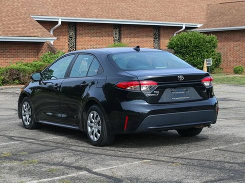 Used 2021 Toyota Corolla LE FWD image 3