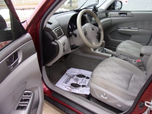 Used 2010 Subaru Forester 2.5X Premium image 3