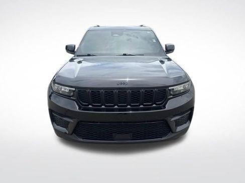 Used 2023 Jeep Grand Cherokee Altitude RWD image 8