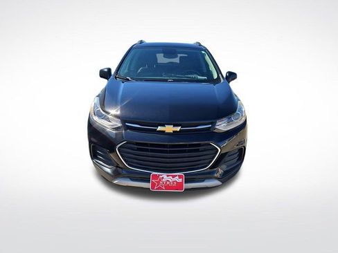 Used 2019 Chevrolet Trax LT w/ LT Convenience Package FWD image 2