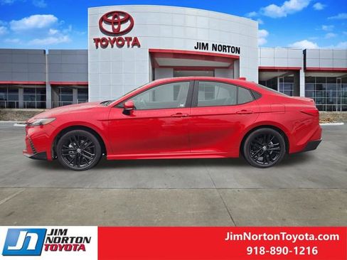 Used 2025 Toyota Camry SE w/ Multimedia Upgrade Package AWD/4WD image 5