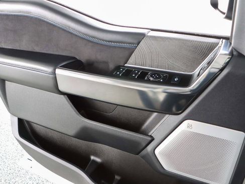 Used 2025 Ford F450 Platinum w/ FX4 Off-Road Package image 25