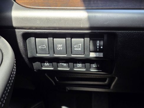 Used 2017 Subaru Outback 2.5i Limited image 24