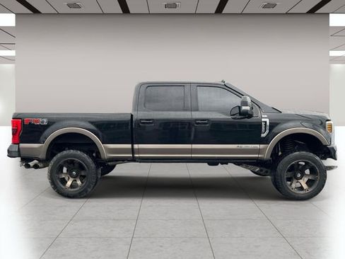 Used 2019 Ford F250 Lariat w/ Lariat Ultimate Package AWD/4WD image 2
