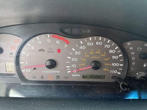 Used 2002 Toyota Sequoia SR5 AWD/4WD image 4