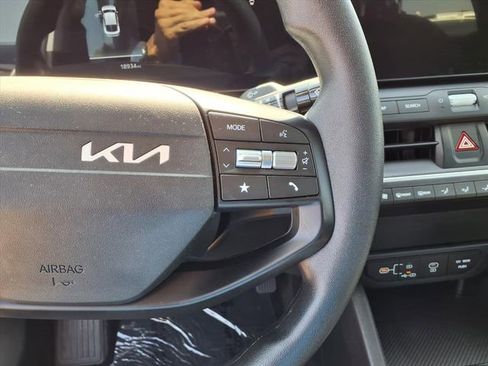 Used 2025 Kia K4 LXS image 18