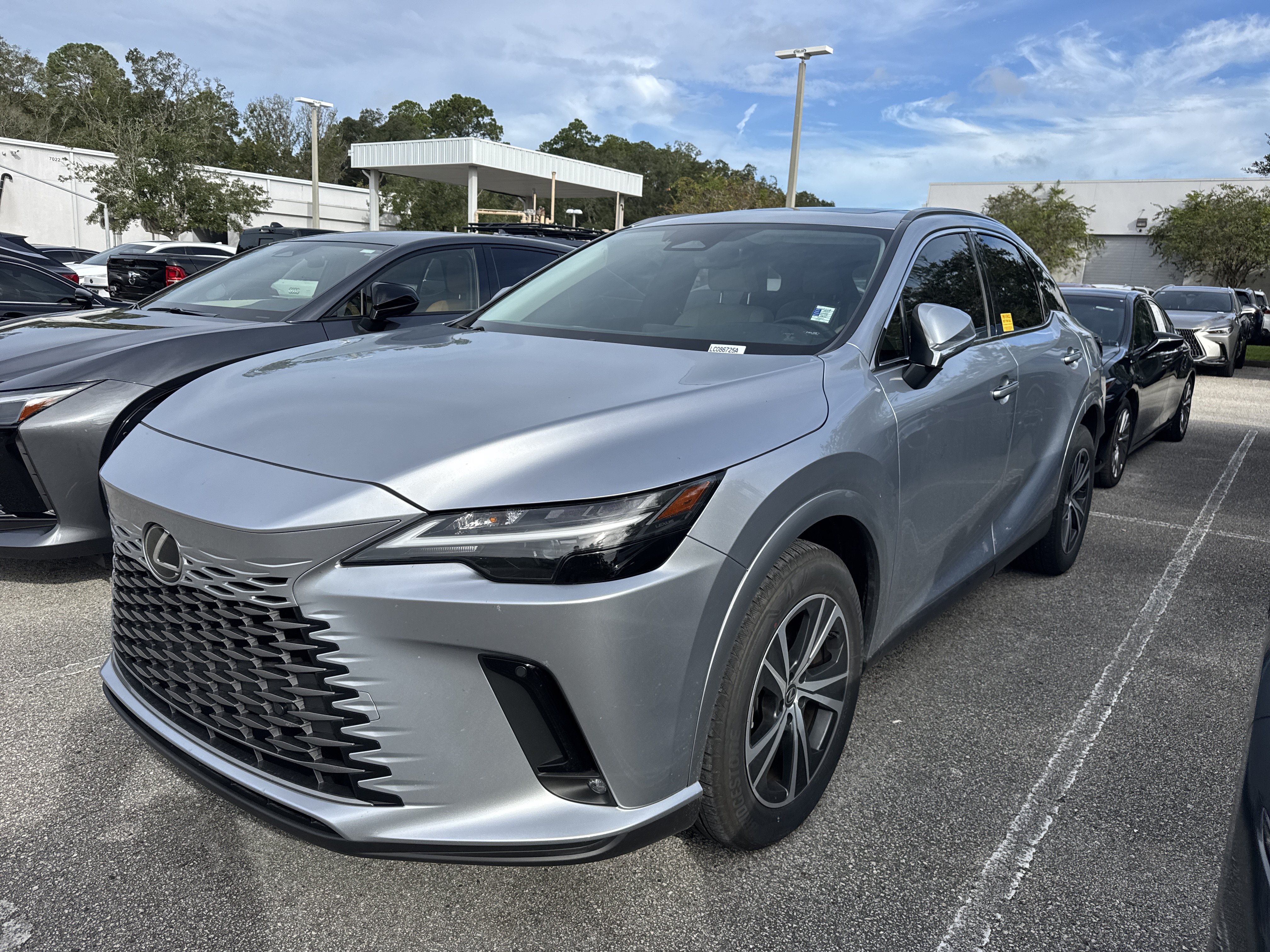 Used 2024 Lexus RX 350 Premium w/ Accessory Package (Z1) FWD image 4