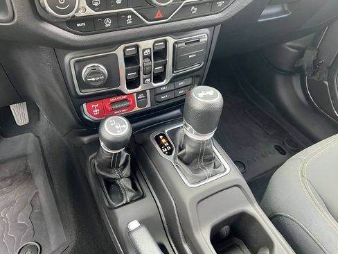Used 2025 Jeep Wrangler Unlimited Sport AWD/4WD image 24
