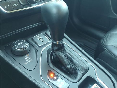 Certified 2021 Jeep Cherokee Latitude Lux image 20