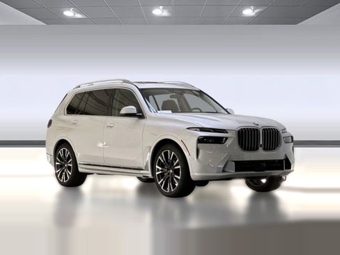 Used 2026 BMW X7 xDrive40i image 6