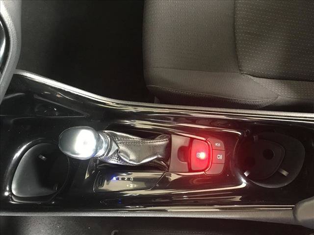 Used 2019 Toyota C-HR XLE FWD image 17