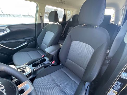 Used 2025 Kia Soul LX w/ LX Technology Package image 34