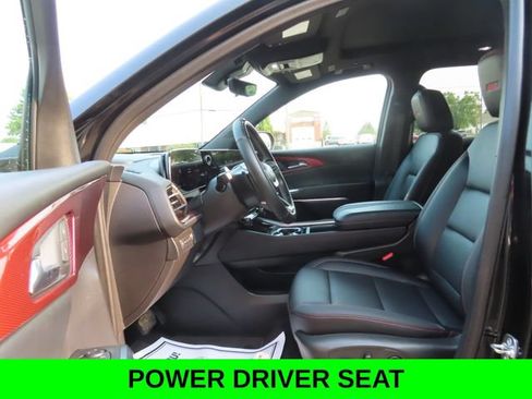 Used 2025 Chevrolet Traverse Z71 w/ Enhanced Driving Package AWD/4WD image 18