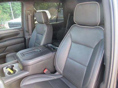 Used 2022 GMC Yukon SLT w/ SLT Luxury Package RWD image 17