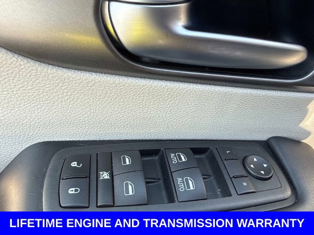 Used 2024 Chrysler Pacifica Touring-L FWD image 21