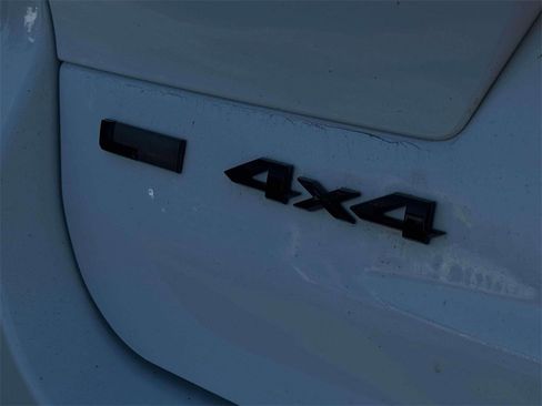 Used 2023 Jeep Grand Cherokee L Laredo image 9