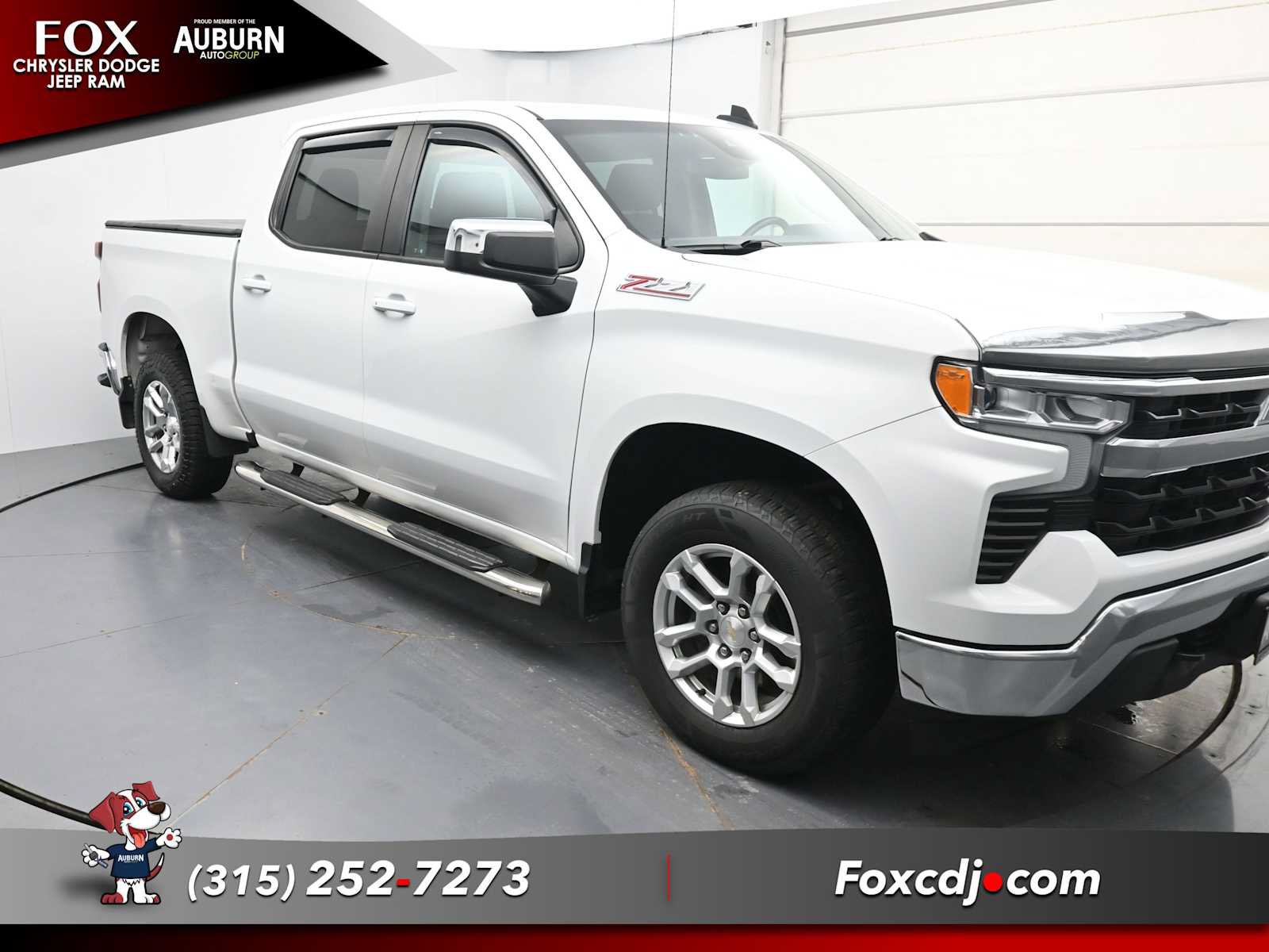 Used 2023 Chevrolet Silverado 1500 LT w/ Z71 Off-Road Package AWD/4WD image 2
