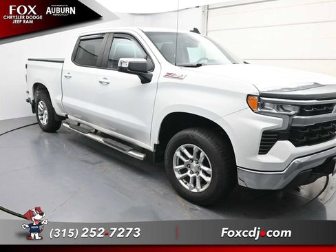 Used 2023 Chevrolet Silverado 1500 LT w/ Z71 Off-Road Package AWD/4WD image 2