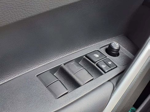 Used 2026 Toyota Corolla Cross LE FWD image 18