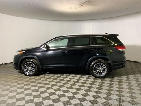 Used 2017 Toyota Highlander XLE image 9