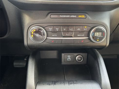 Used 2020 Ford Escape SE image 18