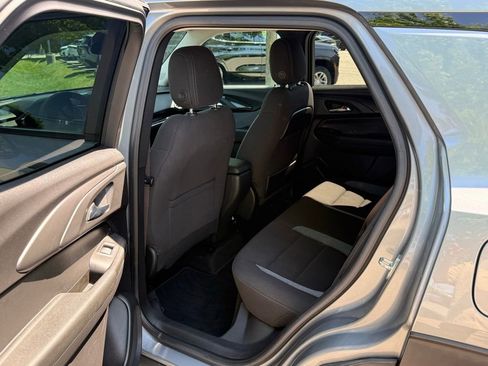 Used 2023 Chevrolet TrailBlazer LT FWD image 11