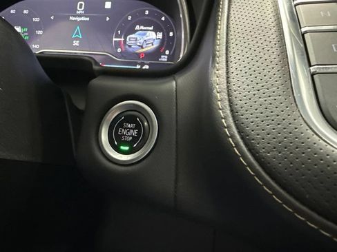 Used 2022 GMC Yukon XL SLT w/ SLT Premium Package AWD/4WD image 33