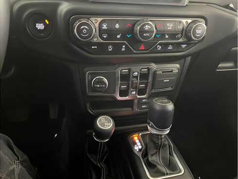 Used 2021 Jeep Wrangler Unlimited Sahara AWD/4WD image 22