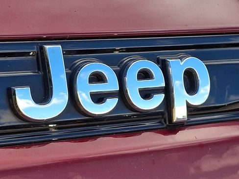 Used 2023 Jeep Grand Cherokee Overland AWD/4WD image 29