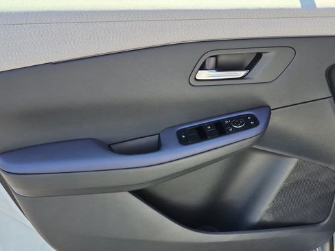 New 2026 Nissan Leaf SV+ w/ Floor Mat Package (SV+) FWD image 9