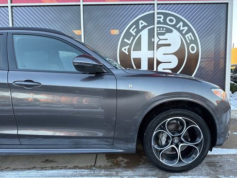 Used 2023 Alfa Romeo Stelvio Ti image 5