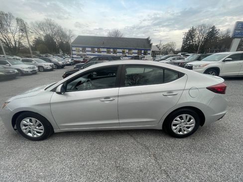 Used 2019 Hyundai Elantra SE FWD image 10