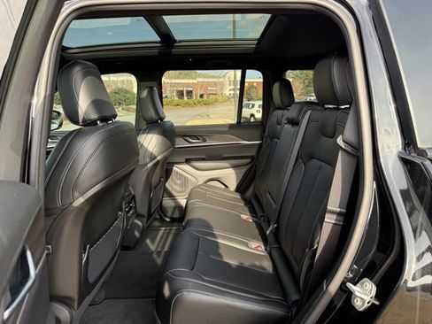 New 2025 Jeep Grand Cherokee Limited image 27