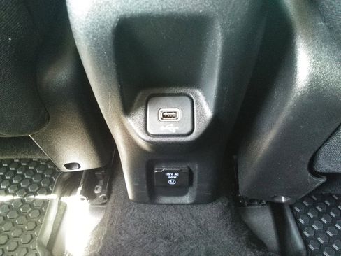 Used 2020 Jeep Renegade Altitude image 11